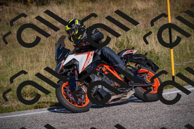 20251012110913-_5008641_am_