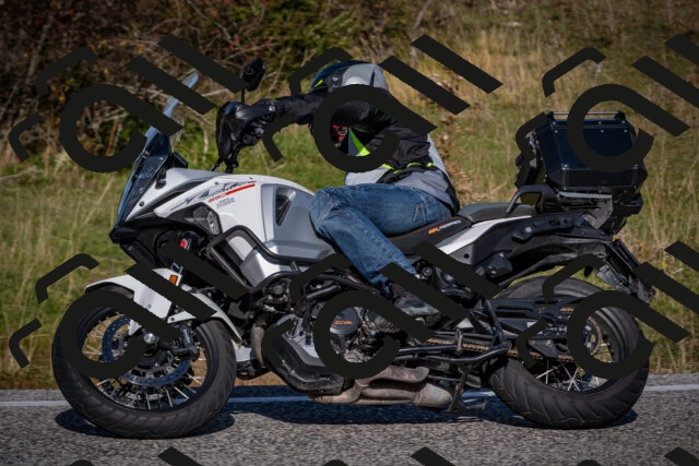 20251012110931-_5008645_am_