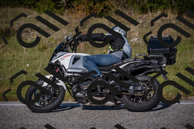 20251012110932-_5008646_am_