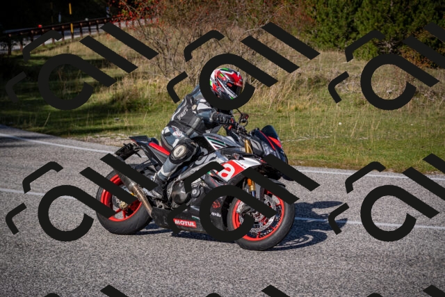 20251012111030-_5008651_am_