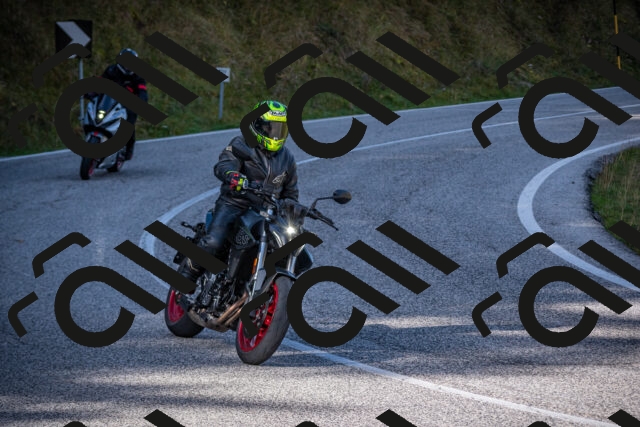 20251012111125-_5008653_am_