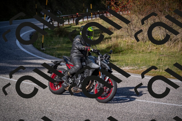 20251012111126-_5008654_am_