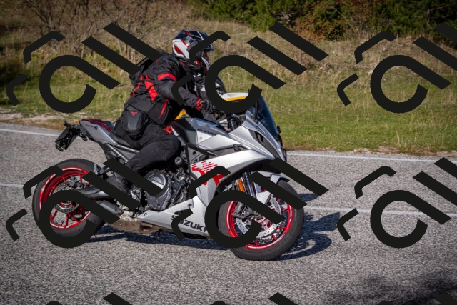 20251012111128-_5008657_am_