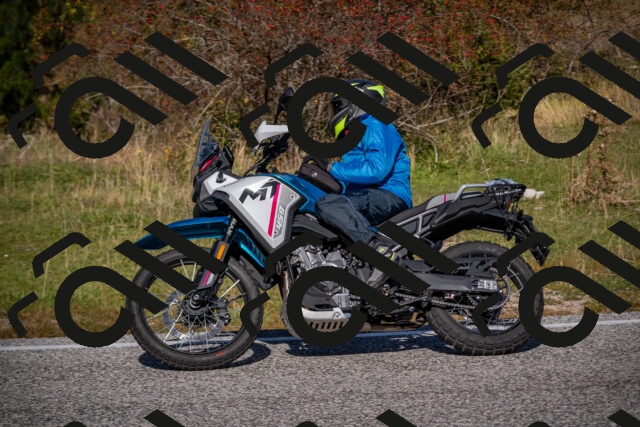 20251012111306-_5008667_am_