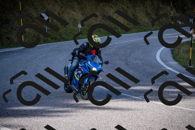 20251012111351-_5008673_am_