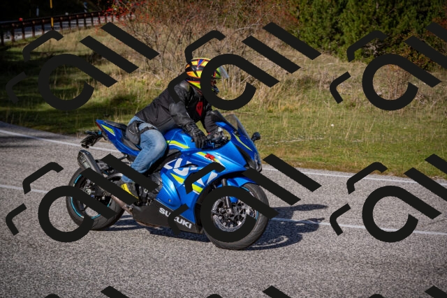 20251012111352-_5008674_am_