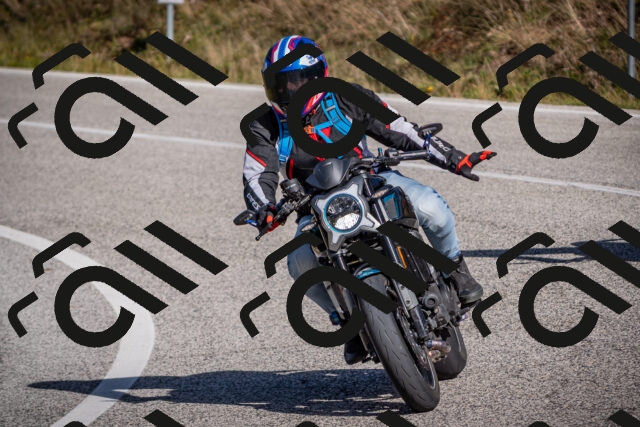 20251012111514-_5008676_am_