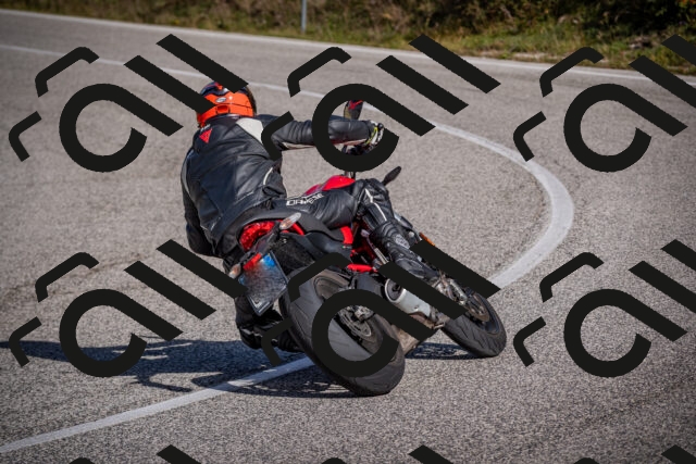 20251012111612-_5008684_am_