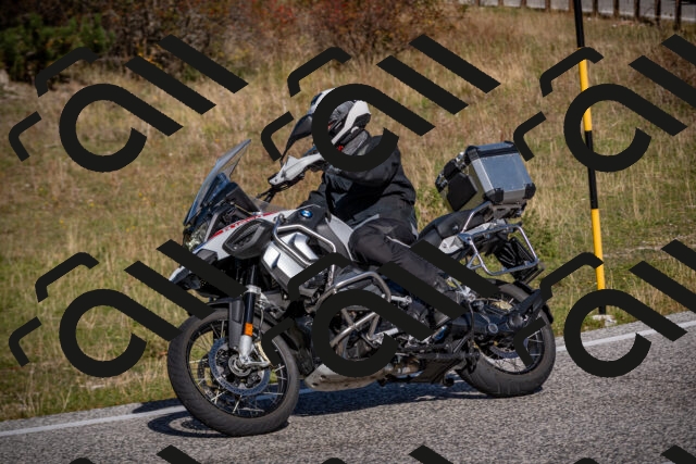 20251012111640-_5008689_am_