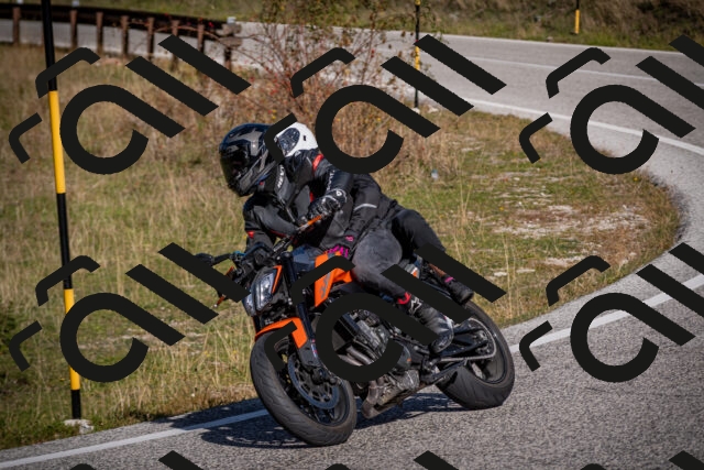 20251012111644-_5008692_am_