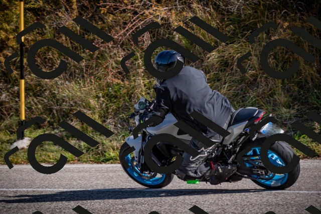 20251012112004-_5008712_am_