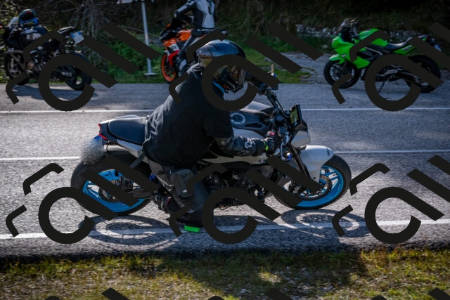 20251012112035-_5008714_am_