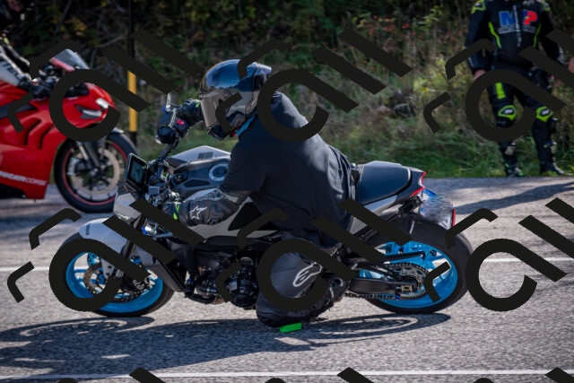 20251012112130-_5008721_am_