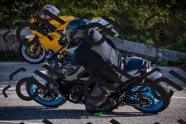 20251012112130-_5008723_am_