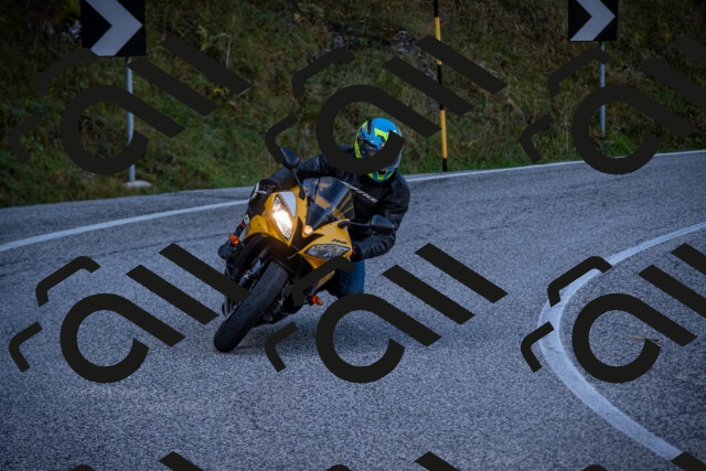 20251012112304-_5008735_am_