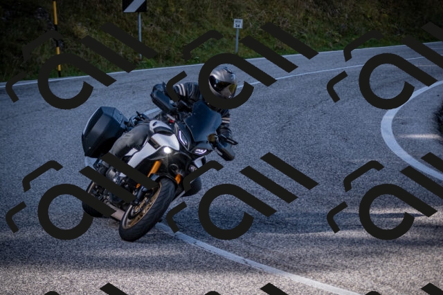 20251012112308-_5008737_am_