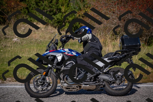 20251012112316-_5008741_am_