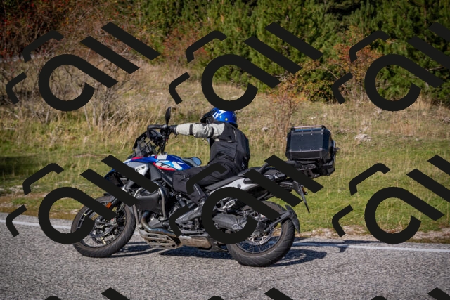 20251012112317-_5008742_am_