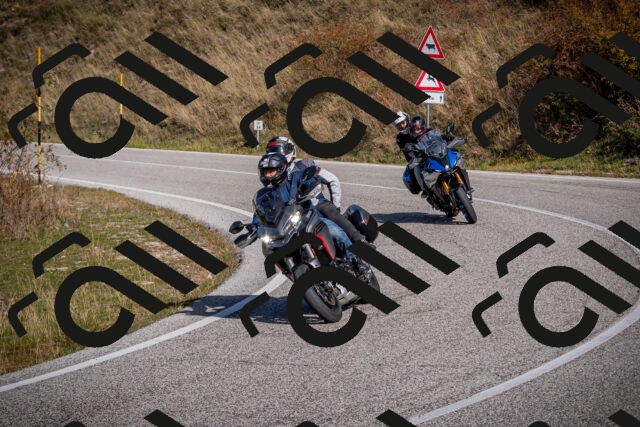 20251012112321-_5008744_am_