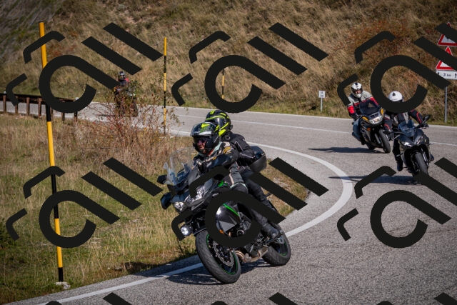 20251012112325-_5008750_am_