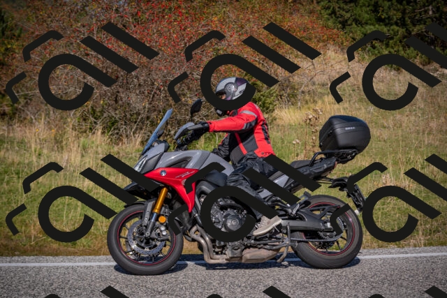 20251012112329-_5008758_am_