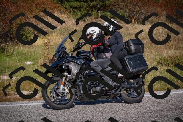 20251012112333-_5008765_am_