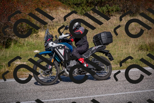 20251012112418-_5008770_am_