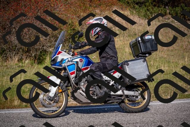 20251012112419-_5008771_am_