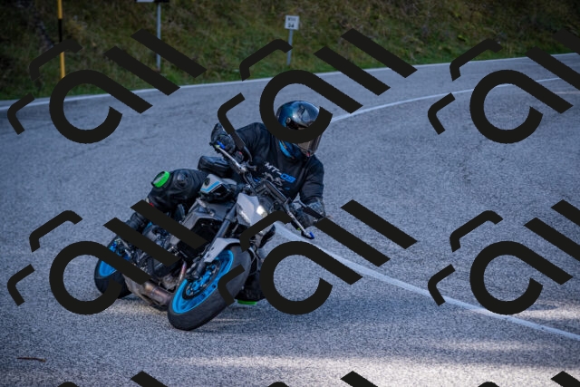 20251012112438-_5008773_am_