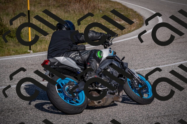 20251012112439-_5008775_am_