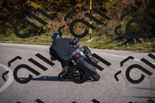 20251012112440-_5008777_am_