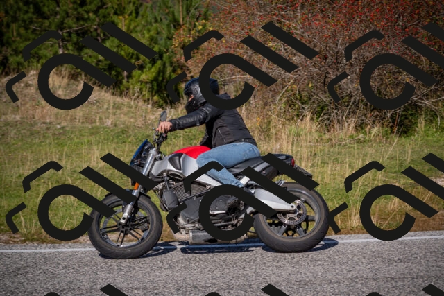 20251012112543-_5008789_am_