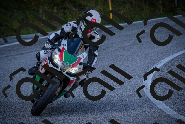 20251012112924-_5008794_am_