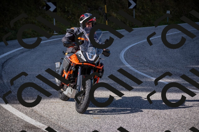 20251012112937-_5008797_am_