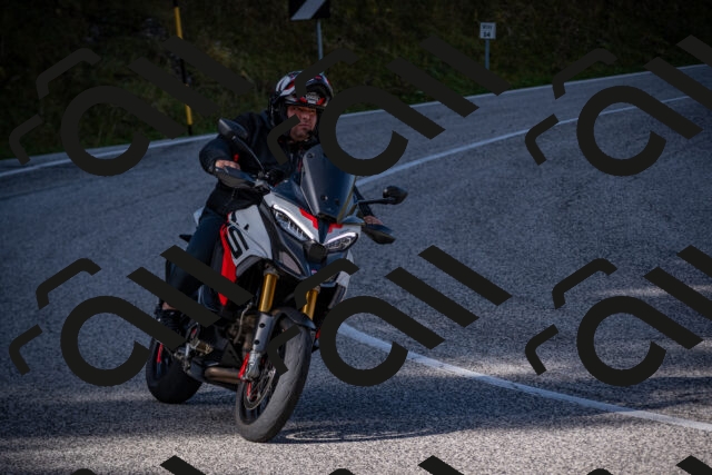 20251012112940-_5008798_am_