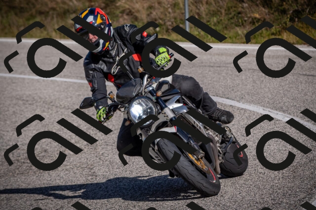 20251012113713-_5008823_am_