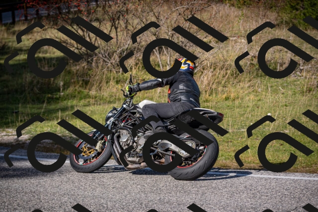 20251012113715-_5008826_am_