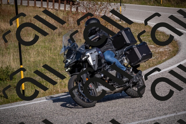 20251012113849-_5008834_am_