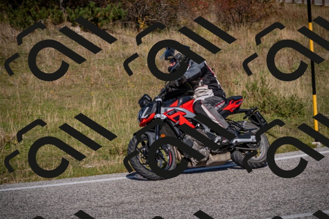 20251012113850-_5008837_am_