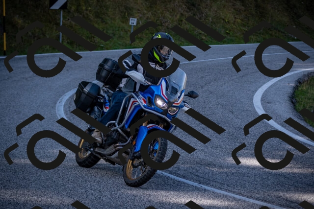 20251012114053-_5008852_am_