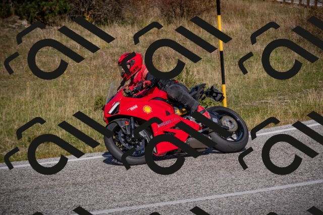 20251012114241-_5008866_am_