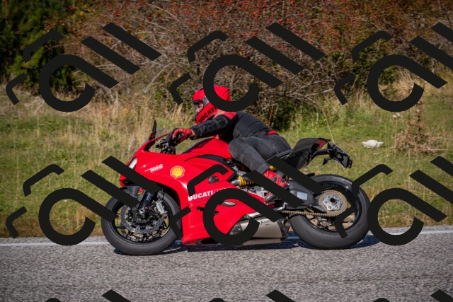 20251012114241-_5008867_am_