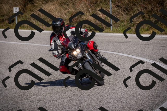 20251012114243-_5008868_am_