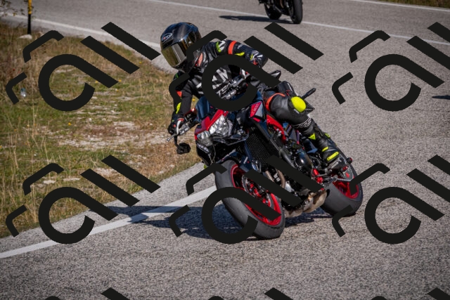 20251012114252-_5008887_am_