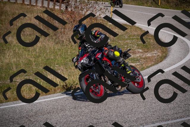 20251012114253-_5008888_am_