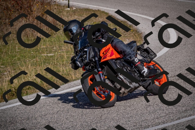 20251012114253-_5008890_am_