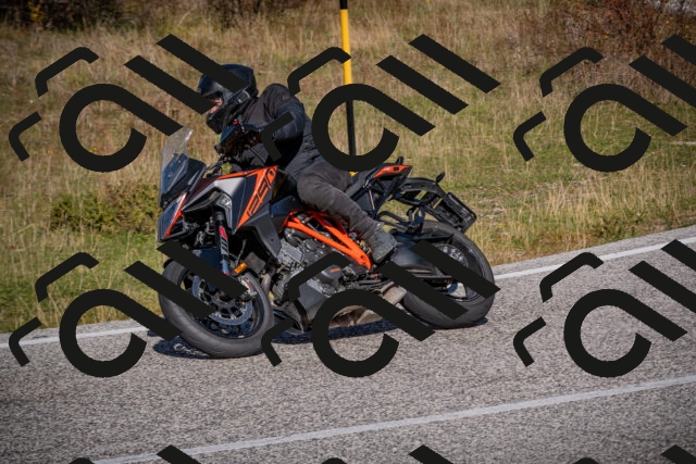 20251012114256-_5008895_am_