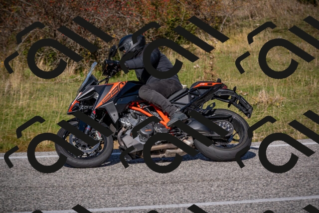 20251012114256-_5008896_am_