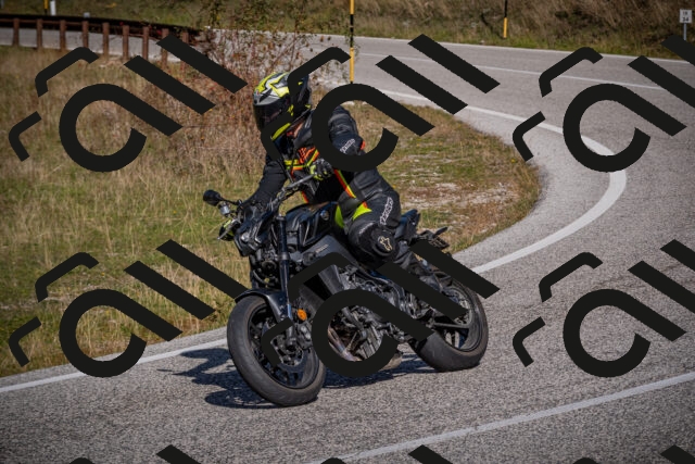 20251012114319-_5008903_am_