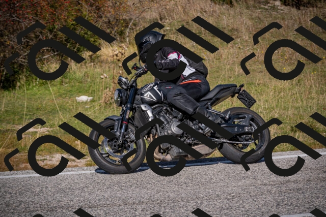 20251012114420-_5008915_am_